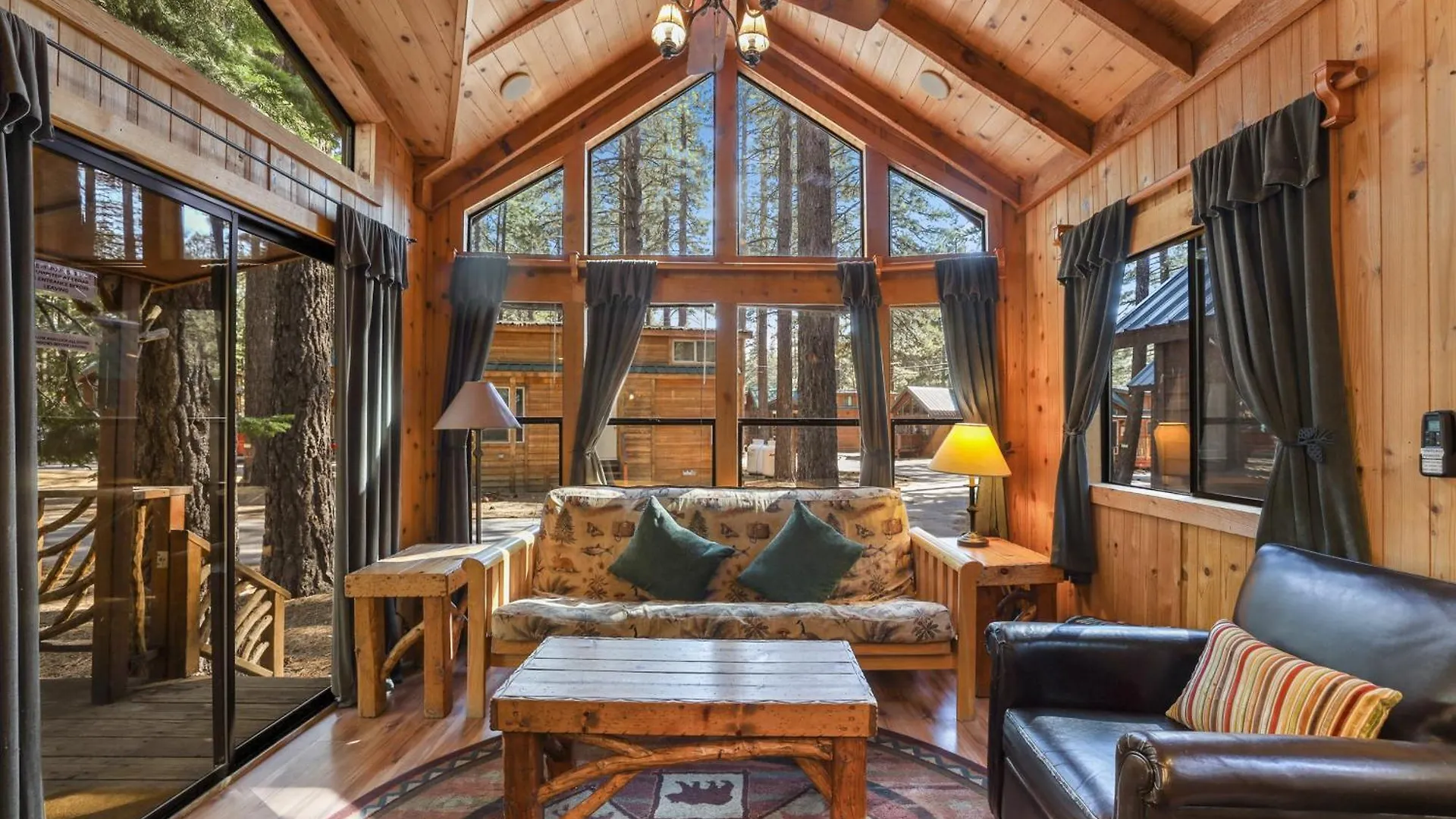 The Cozy Cub Cabin 7 Min To Lake South Lake Tahoe